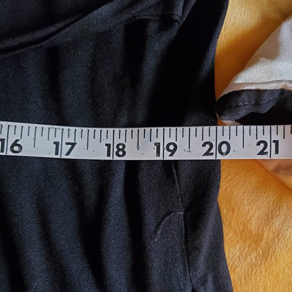 The Avenue Vintage Black Jacket with Lace Sleeves and Cuffs, Size Approx 2x Fair - Picture 8 of 10